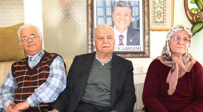 Mustafa Balbay&#039;ın evinde sevinç gözyaşları