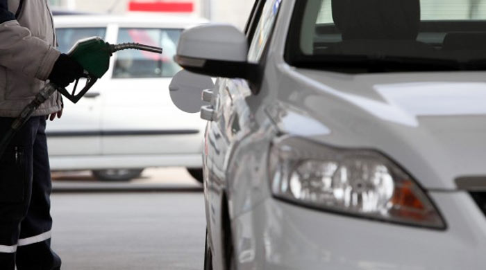 Benzine bir hafta arayla ikinci zam Benzine bir hafta arayla ikinci zam