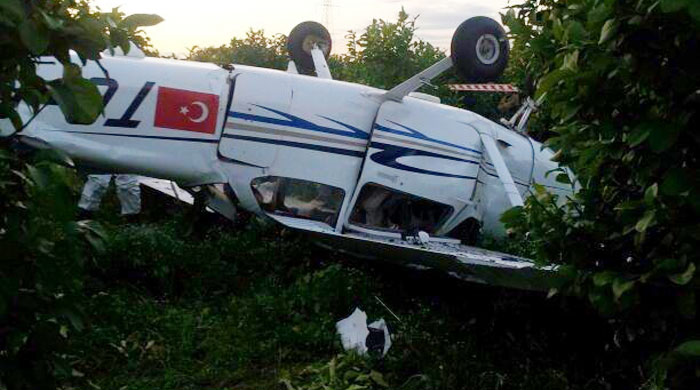 Mersin'de eğitim uçağı düştü Mersin'de eğitim uçağı düştü
