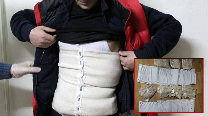 Beline sardığı 3 kilo eroinle yakalandı