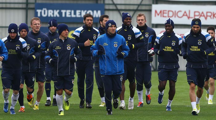 Fenerbahçe tam gaz derbiye hazırlanıyor