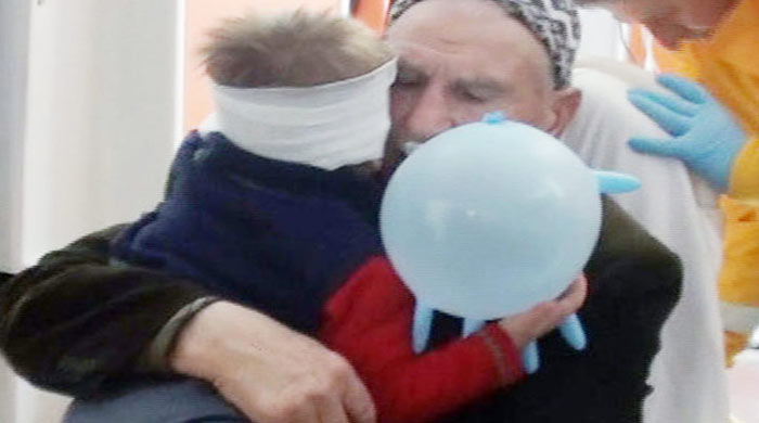 Baba cinnetini balonla unutturmaya çalıştılar Baba cinnetini balonla unutturmaya çalıştılar