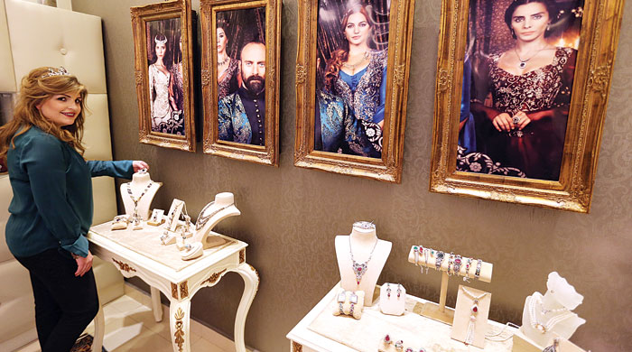 Hürrem takıları Lübnanlı kadınların ilgi odağında Hürrem takıları Lübnanlı kadınların ilgi odağında