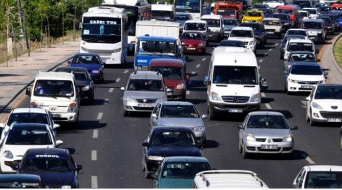 Trafikteki araç sayısı rekor kırdı Trafikteki araç sayısı rekor kırdı