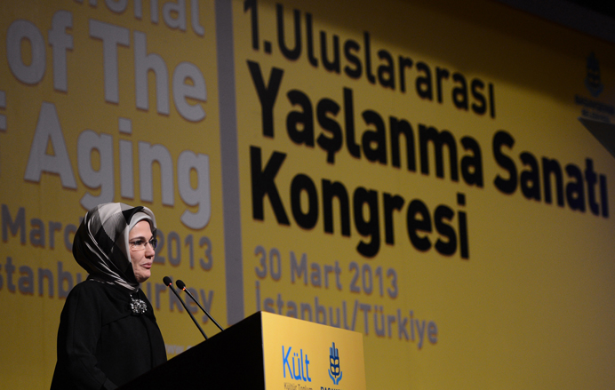 Yaşlılarını dışlamış toplum yönünü kaybeder Yaşlılarını dışlamış toplum yönünü kaybeder