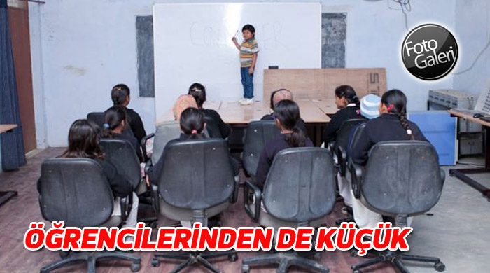 Öğrencilerinden daha küçük
