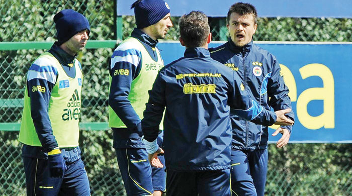 Sinirler gergin! Emre-Okan kapıştı