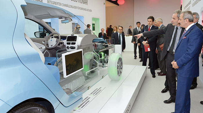 CEO'ları yakın markaja aldı, 2 yatırımı müjdeledi CEO'ları yakın markaja aldı, 2 yatırımı müjdeledi