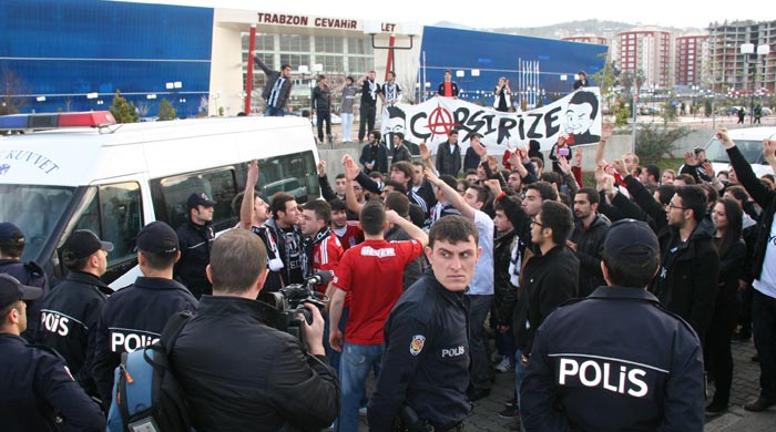 Beşiktaş'a Trabzon'da coşkulu karşılama Beşiktaş'a Trabzon'da coşkulu karşılama