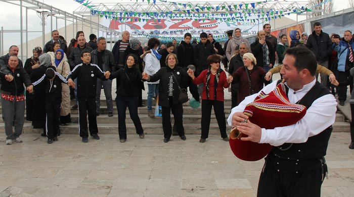 24 saat kesintisiz horon teptiler