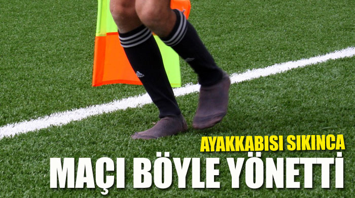 Hakemin ayakkabısı sıkınca maçı çorapla yönetti Hakemin ayakkabısı sıkınca maçı çorapla yönetti