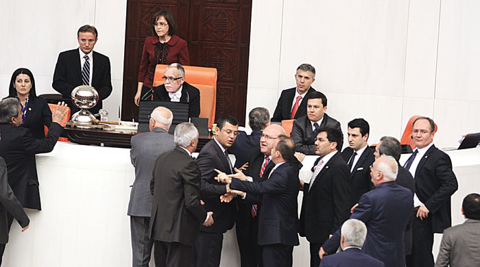 CHP'ye AK Parti'den önerge çalımı CHP'ye AK Parti'den önerge çalımı