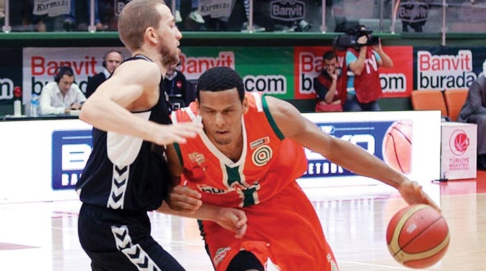 Son şampiyona Banvit darbesi Son şampiyona Banvit darbesi