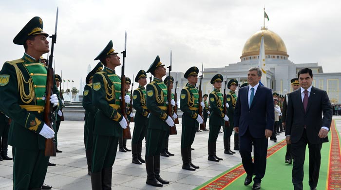 Cumhurbaşkanı Gül'e Türkmenistan'da özel karşılama Cumhurbaşkanı Gül'e Türkmenistan'da özel karşılama