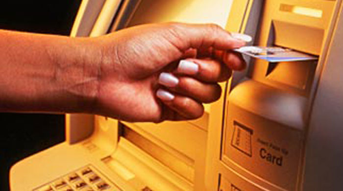 ATM&#039;lere kopyalama cihazı koyan zanlılar yakalandı