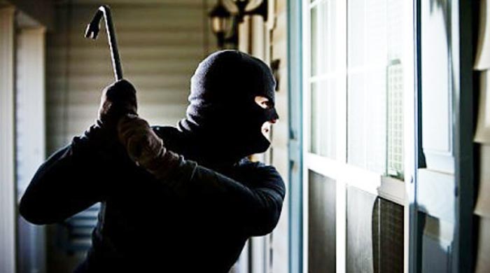 Polis, hırsızları cezaevi çıkışında gözaltına aldı Polis, hırsızları cezaevi çıkışında gözaltına aldı