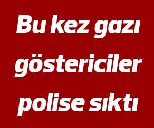Göstericilerden polise biber gazı Göstericilerden polise biber gazı