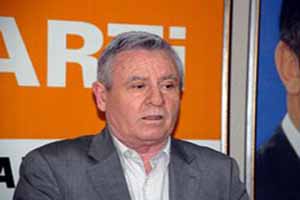 AK Parti&#039;den ayrılan milletvekillerinin mesajları tepki çekti 
