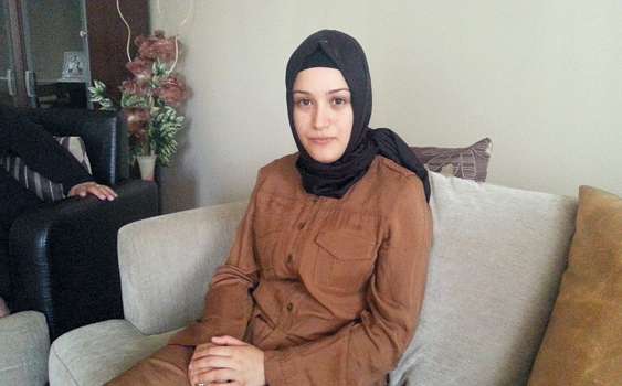 Başörtülü öğretmene saldırdılar