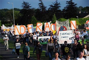 G8 protestosunda 2 bin kişi yürüdü G8 protestosunda 2 bin kişi yürüdü