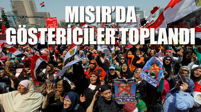 Mısır&#039;da göstericeler toplanmaya başladı