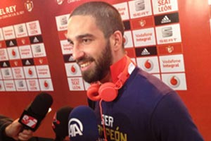 Arda Turan, Atletico Madrid'de kalıyor