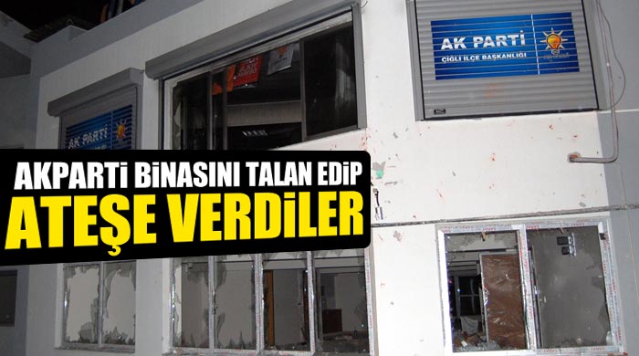 İzmir'de AK Parti binasını talan edip ateşe verdiler İzmir'de AK Parti binasını talan edip ateşe verdiler