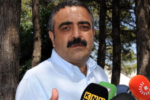 Sezgin Tanrıkulu milletvekillerinin facebook hesaplarını sordu Sezgin Tanrıkulu milletvekillerinin facebook hesaplarını sordu