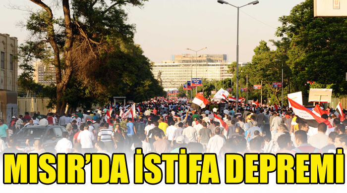 Mısır&#039;da 4 bakan istifa etti