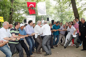 AK Parti ve CHP&#039;li vekiller ipin ucunda