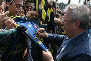 Aziz Yıldırım'a sevgi seli Aziz Yıldırım'a sevgi seli