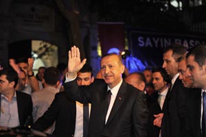 Başbakan Erdoğan Dolmabahçe'deki çalışma ofisine geçti Başbakan Erdoğan Dolmabahçe'deki çalışma ofisine geçti