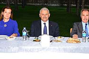 Mehmet Müezzinoğlu ve Binali Yıldırım iftarı Edirne'de yaptı