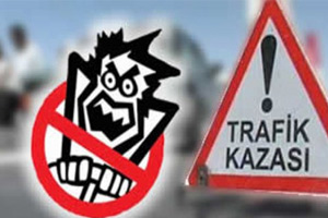 İki otomobil kafadan çarpıştı, 5 yaralı İki otomobil kafadan çarpıştı, 5 yaralı
