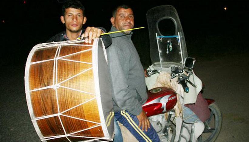 Bu da motorlu ramazan davulcusu Bu da motorlu ramazan davulcusu