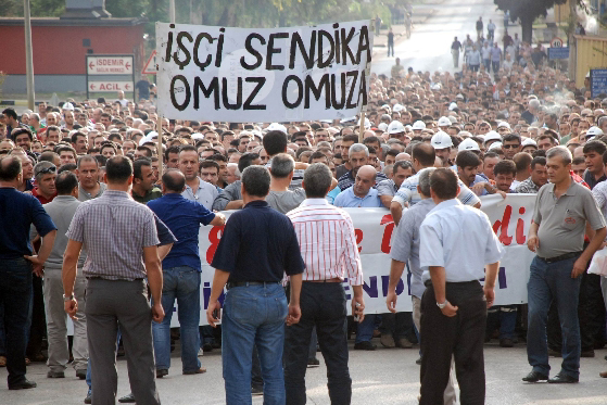 İsdemir fabrikasında işçiler grev başlattı