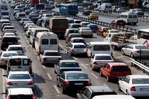 Trafikte motorlu taşıt sayısı 406 bin arttı Trafikte motorlu taşıt sayısı 406 bin arttı