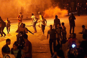Mısır'da Mursi'ye destek gece de sürdü Mısır'da Mursi'ye destek gece de sürdü