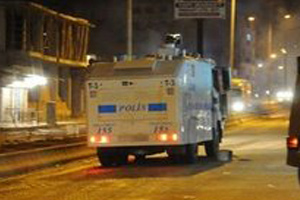 Ankara'da Gezi Parkı gösterilerine polis müdahalesi Ankara'da Gezi Parkı gösterilerine polis müdahalesi