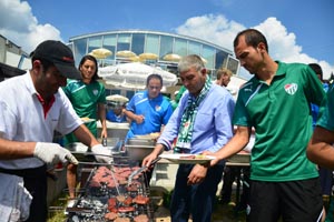 Bursaspor'dan barbekü partisi Bursaspor'dan barbekü partisi
