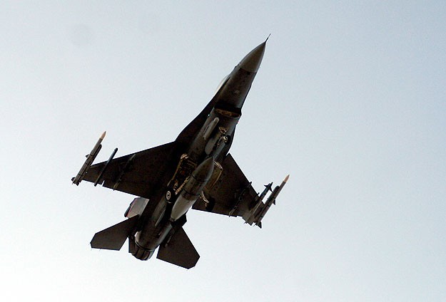 ABD savaş uçakları bombaladı ABD savaş uçakları bombaladı