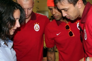 Galatasaray'a coşkulu karşılama Galatasaray'a coşkulu karşılama