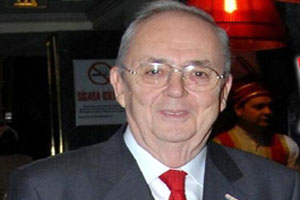 İzmirli ünlü işadamı hayatını kaybetti İzmirli ünlü işadamı hayatını kaybetti