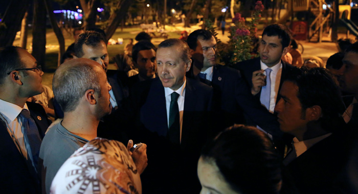 Başbakan Erdoğan, 'Geçerken şöyle bir uğradım' Başbakan Erdoğan, 'Geçerken şöyle bir uğradım'