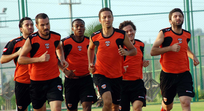 Adanaspor, ikinci etap kamp için Kartepe&#039;de