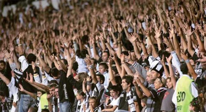 Beşiktaş&#039;ta kombine kartlar satışa sunuldu