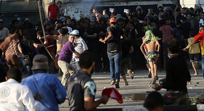 Mısır&#039;da &#039;Baltacılar&#039; darbe karşıtlarına saldırdı, 6 ölü