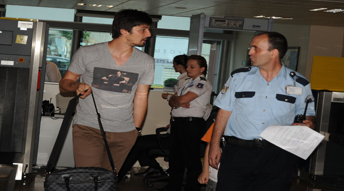 Tolga Zengin, Beşiktaş için İstanbul'da Tolga Zengin, Beşiktaş için İstanbul'da