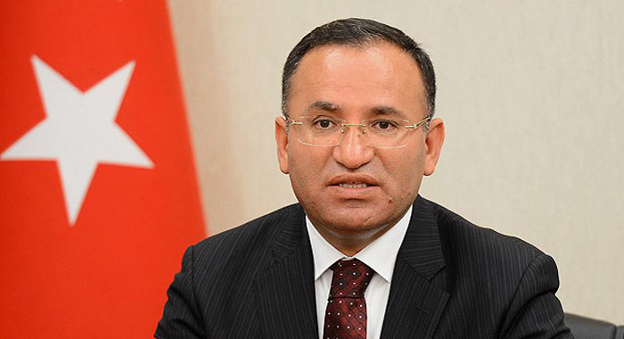 Bekir Bozdağ 12 Eylül'de vatandaşlıktan çıkarılanlara seslendi Bekir Bozdağ 12 Eylül'de vatandaşlıktan çıkarılanlara seslendi