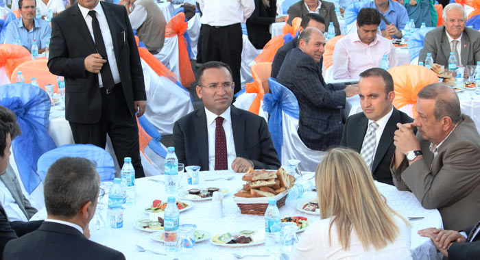 Bekir Bozdağ, 'Çözüm sürecinde olumlu gelişmeler var' Bekir Bozdağ, 'Çözüm sürecinde olumlu gelişmeler var'